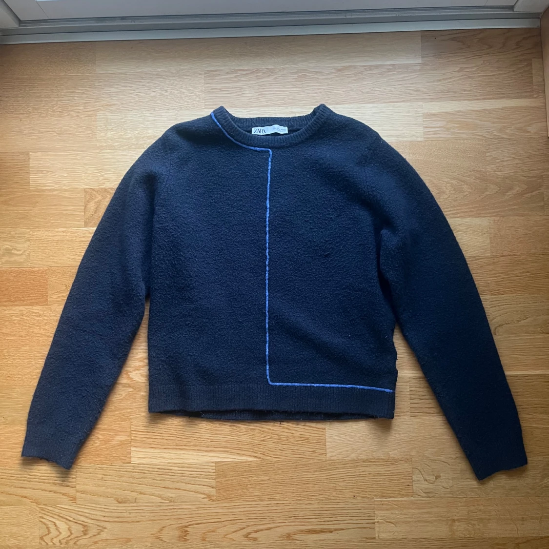 Mörkblå stickad tröja från Zara