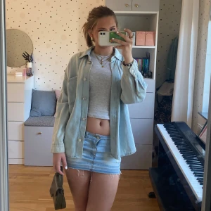 Säljer skit snygg jeans jacka!  - Knappt använt e så sjukt snygg, passar med allt! 