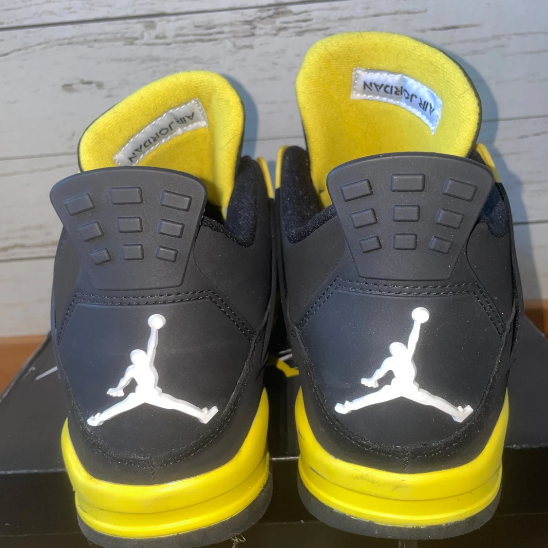 Jordan 4 retro thunders - 2