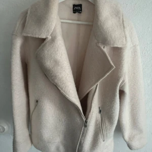 Kappa - Jättefin kappa i nyskick som är perfekt för hösten