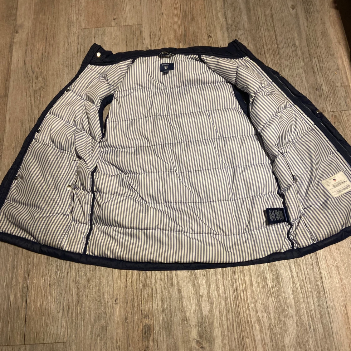 Marinblå dunväst från Gant - 2