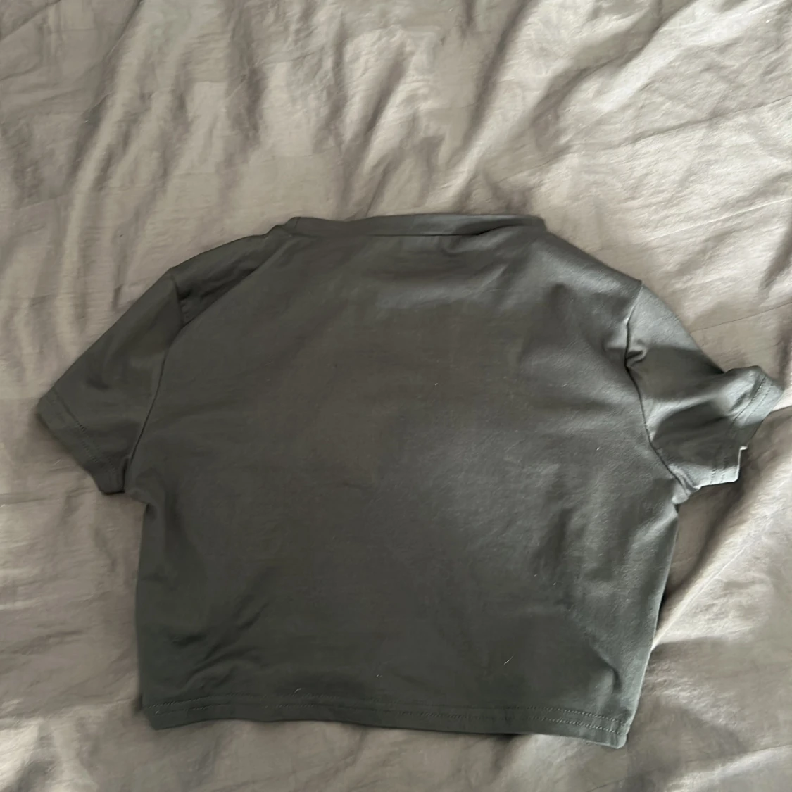 Svart croppad topp från SHEIN - 1