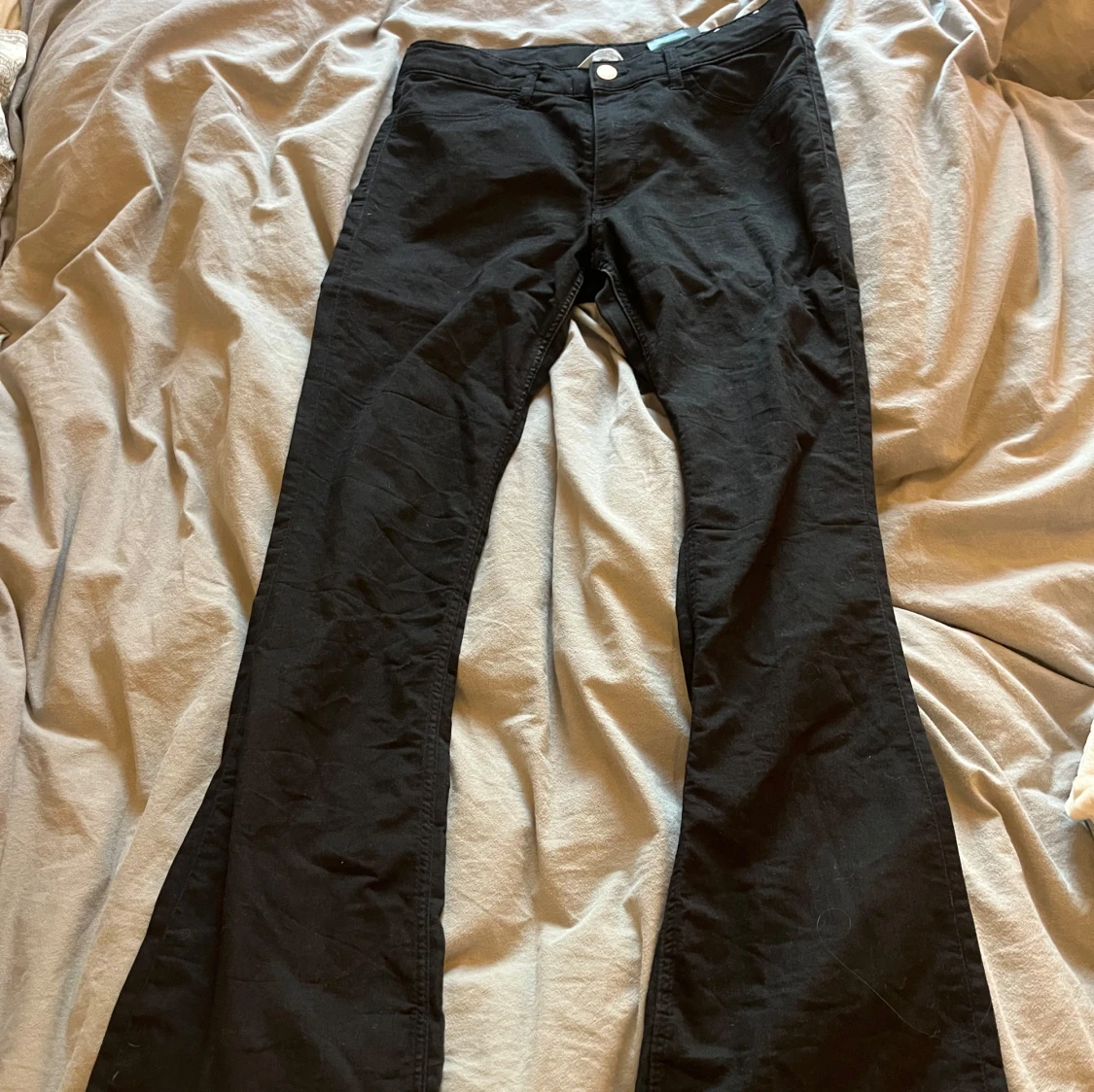 Svarta bootcut byxor