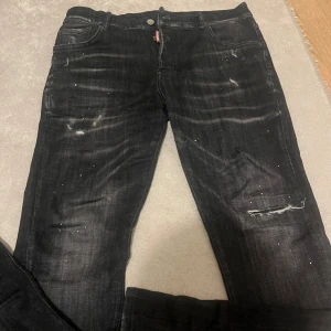 Dsquared2 jeans - Kontakta mig för mer information!