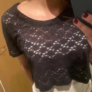Spetströja - Skit snygg spetströja som är så fin att ha över ett linne tex! Den är i storlek s eller m. Bara att fråga om ni undrar något💗💗💗