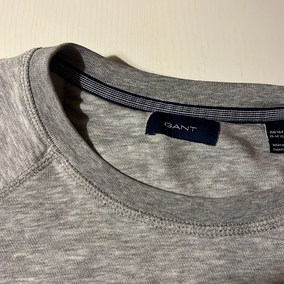 Grå sweatshirt från GANT - 2