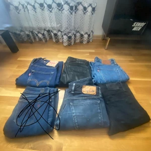 6-pack Levis,replay,diesel och Jack Jones  - Säljer ett paket med sex och det är Jack Jones Replay Levis och diesel och alla är de är bra skick om du vill veta storleken det är bara skriva och ge mig bud.