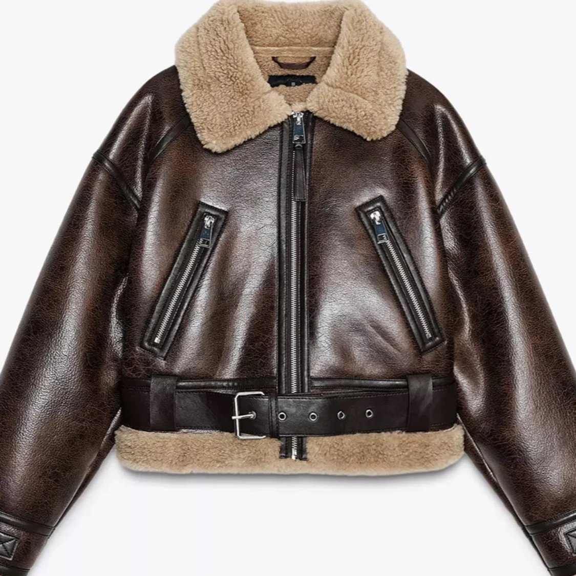 Brun teddyjacka med bälte och dragkedjor