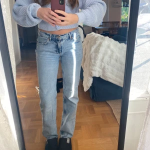 Raka jeans - Säljer dessa fina raka jeans från Gina tricot i storlek 36, super bra skick 