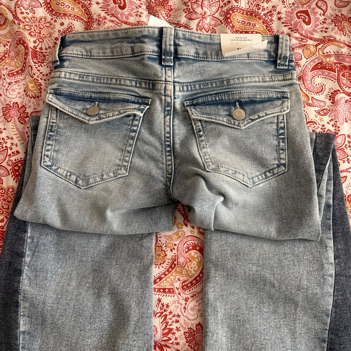 Ljusblå flare jeans från H&M, stl 36 - 4