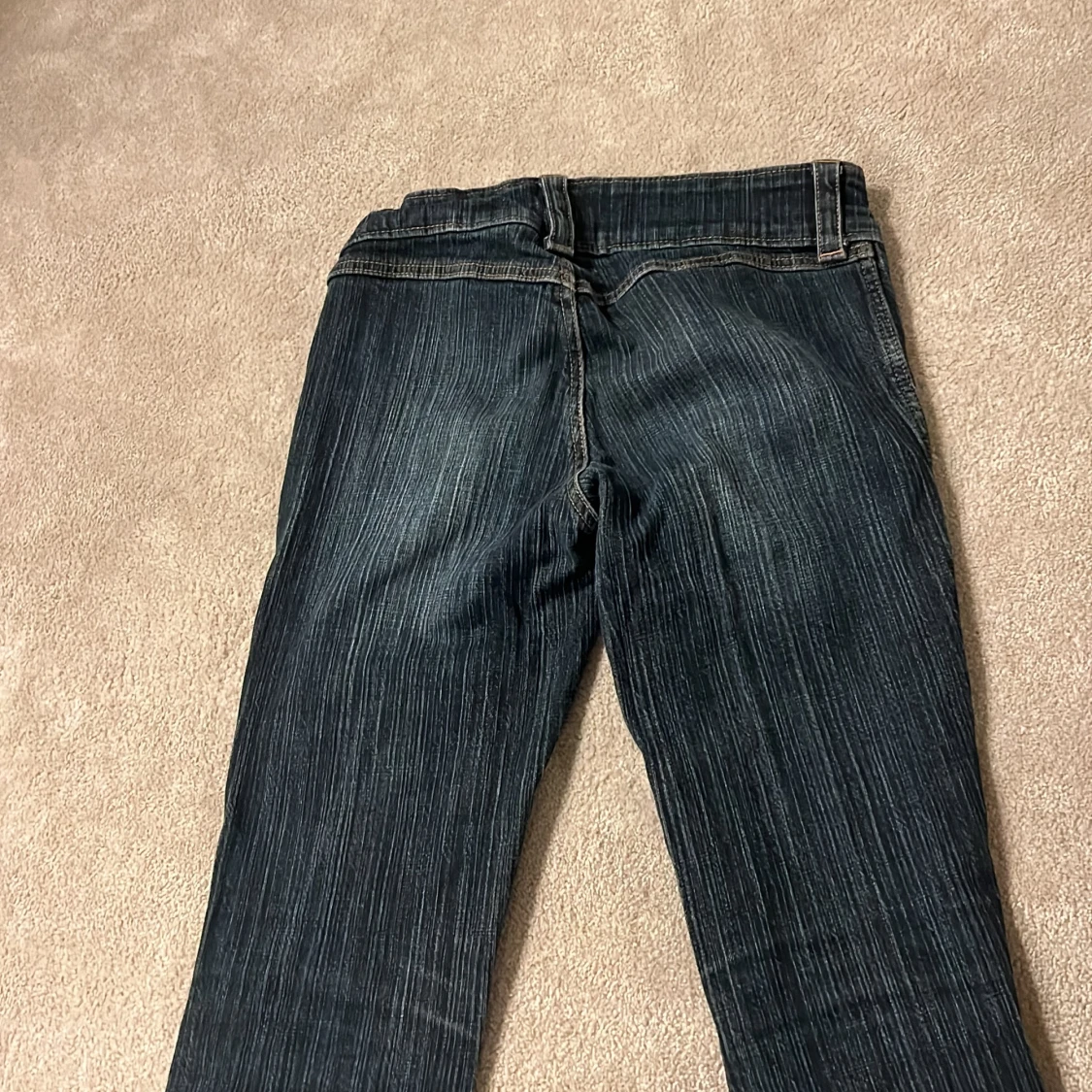 Low waist, bootcut jeans från H&M - 2