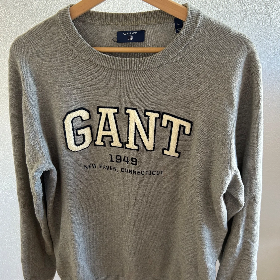 Grå stickad tröja från GANT