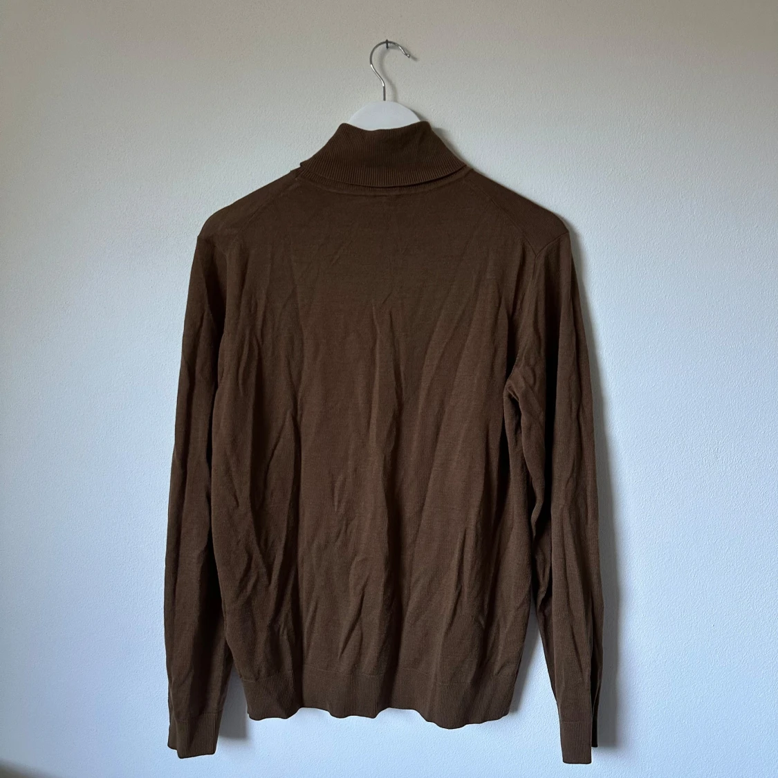 Brun polotröja i ull från Uniqlo - 1