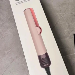 DYSON AIRSTRAIT- Ny och oöppnad i sin orginalförpackning  - Säljer en Dyson Airstrait som fortfarande ligger i sin orginalförpackning och är helt oöppnad. 