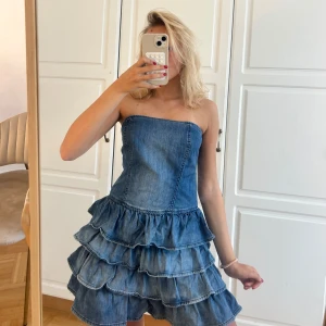 Volangklänning jeans🩷🩷 - Såå najs klänning till cowboy fest eller bara så fin☺️☺️