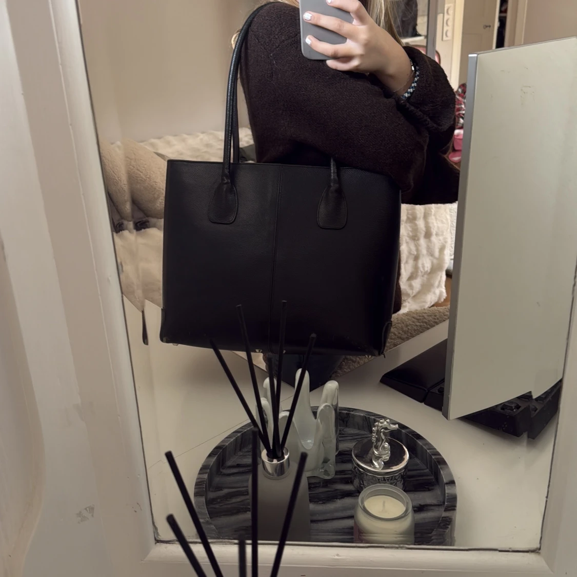 Svart handväska från Lottusse i skinn - 2