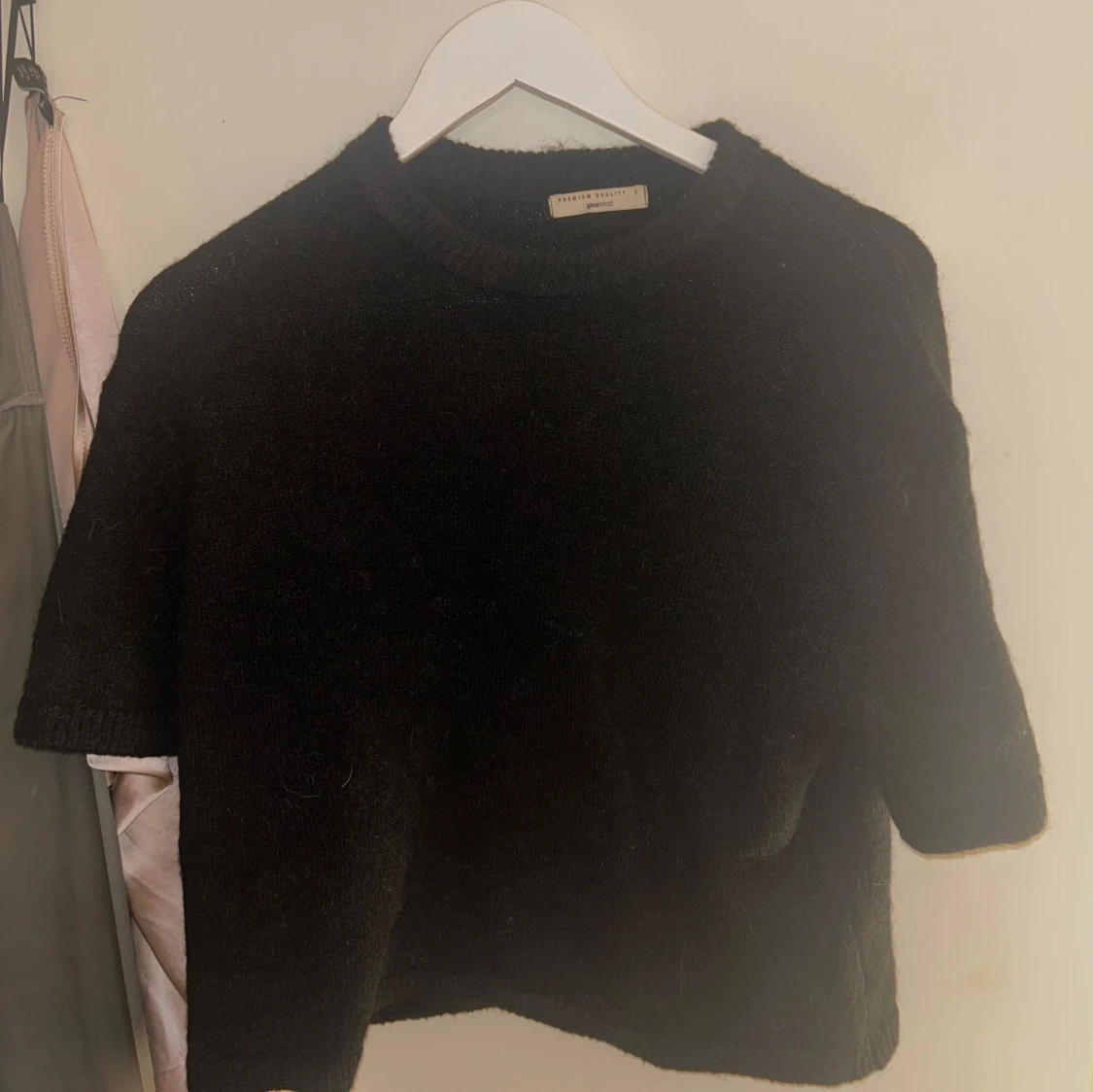 Svart stickad tröja Gina Tricot