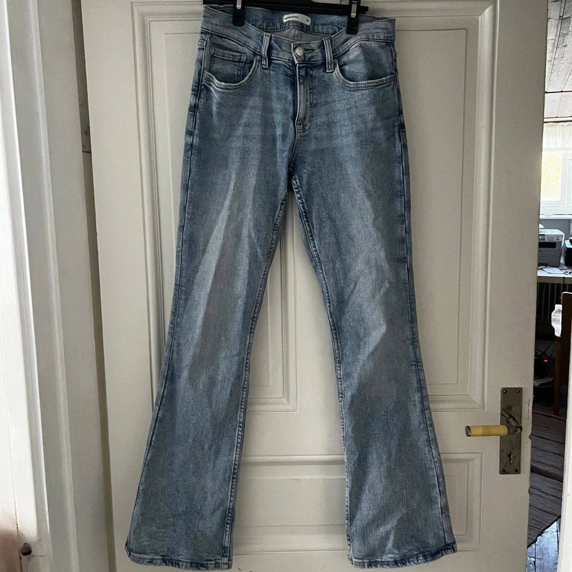 Blå bootcut jeans från Gina Tricot - 1