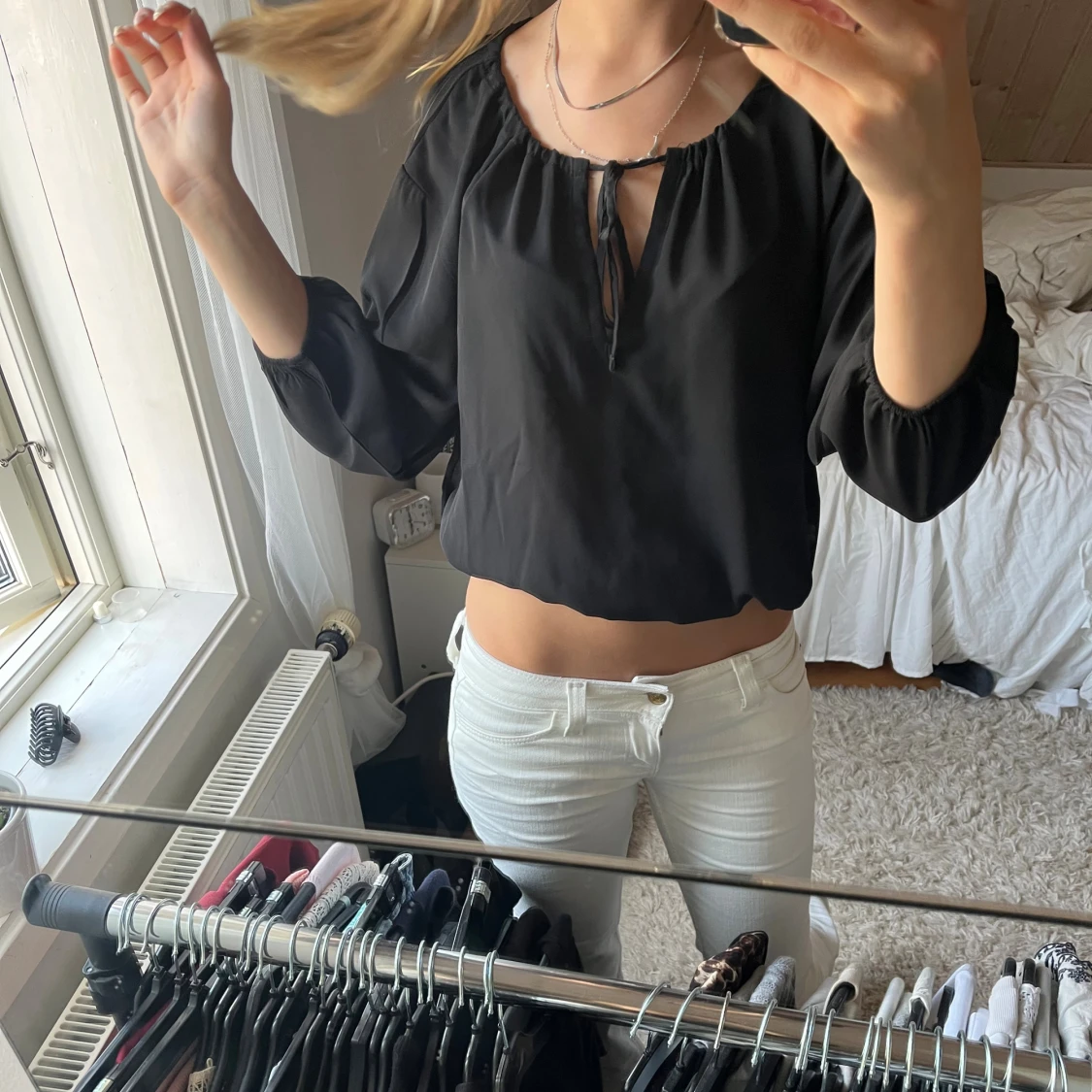 Svart croppad blus med snörning - 4