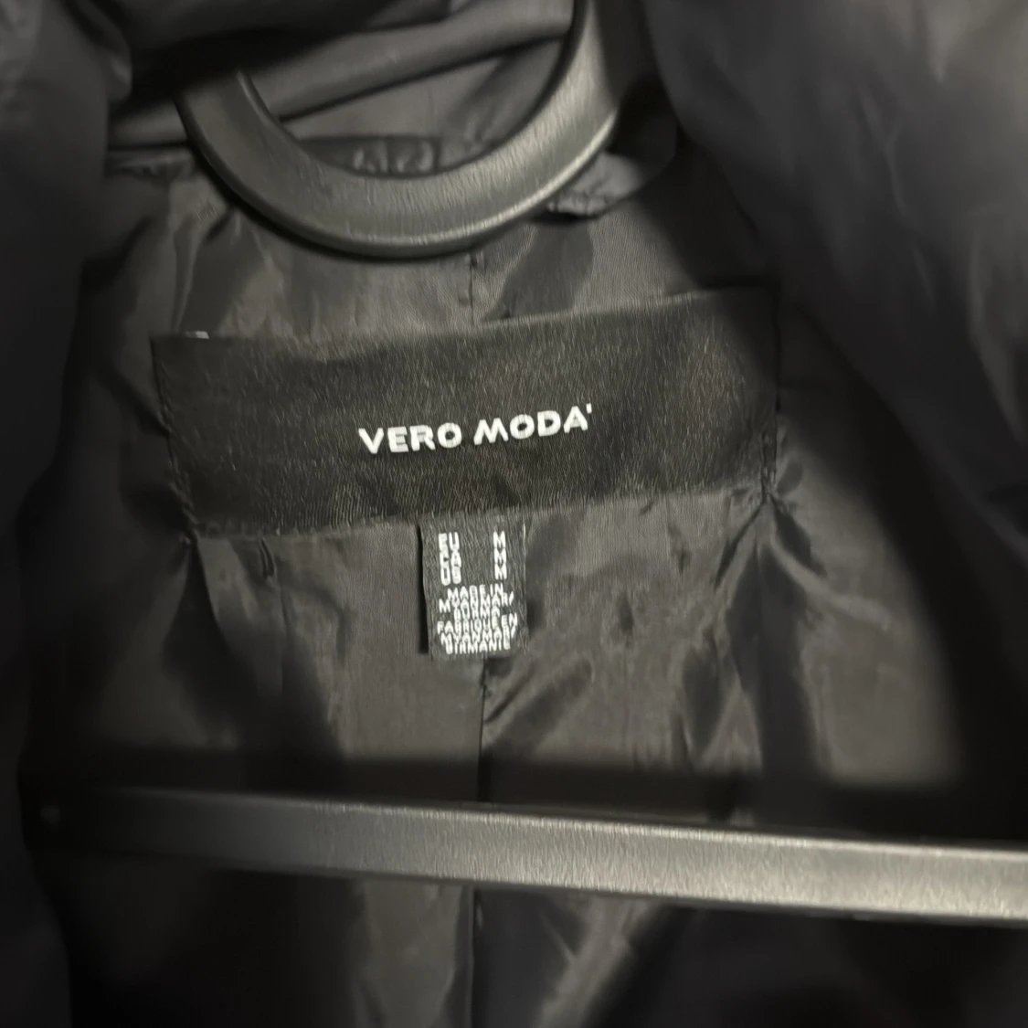 Svart lång dunväst från Vero Moda - 1