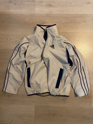 Vintage Adidas jacka - Sitter som en L