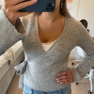 Omlott tröja - Använd men i fint skick!!💖