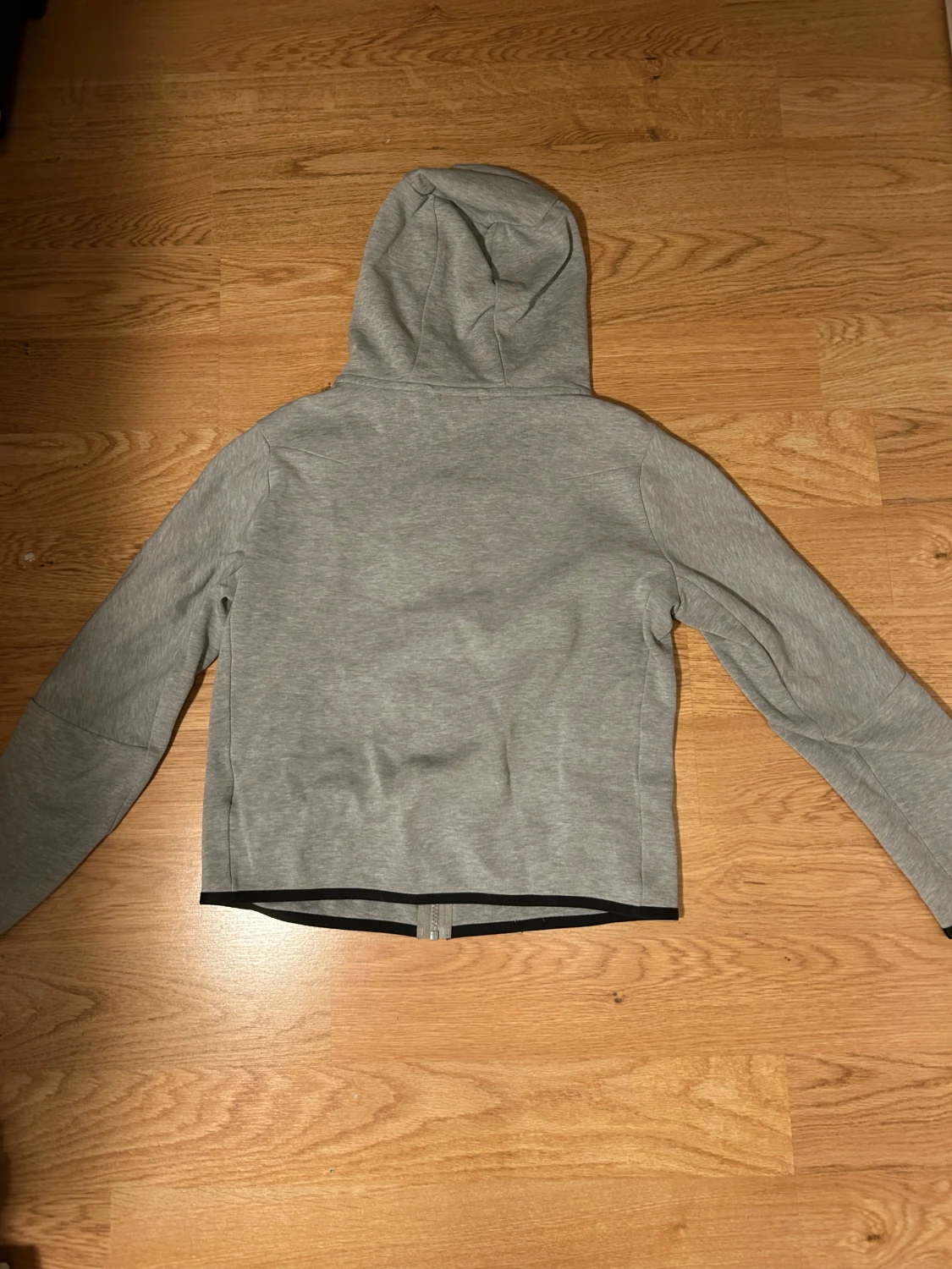 Grå zip-hoodie från Nike med huva - 1