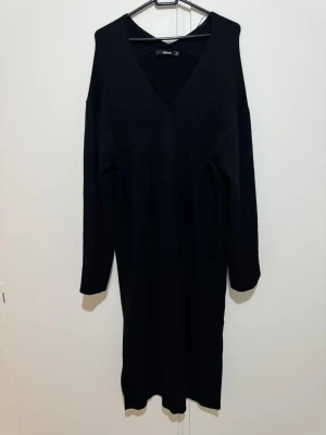Svart klänning  - En svart klänning från BikBok i stl XS ”passar även S” säljs för 150 kr. 