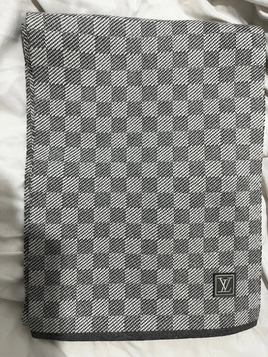 Grå rutig halsduk från Louis Vuitton - 1