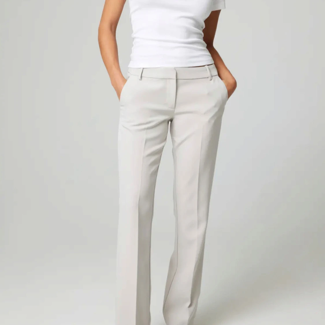 Beige kostymbyxor