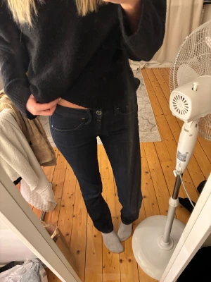 G-Star jeans - Säljer dessa jättefina jeans från G-Star! Storlek W26/L32. Jag är 173cm lång och är något korta! Kostar runt 1400kr nypris ❣️
