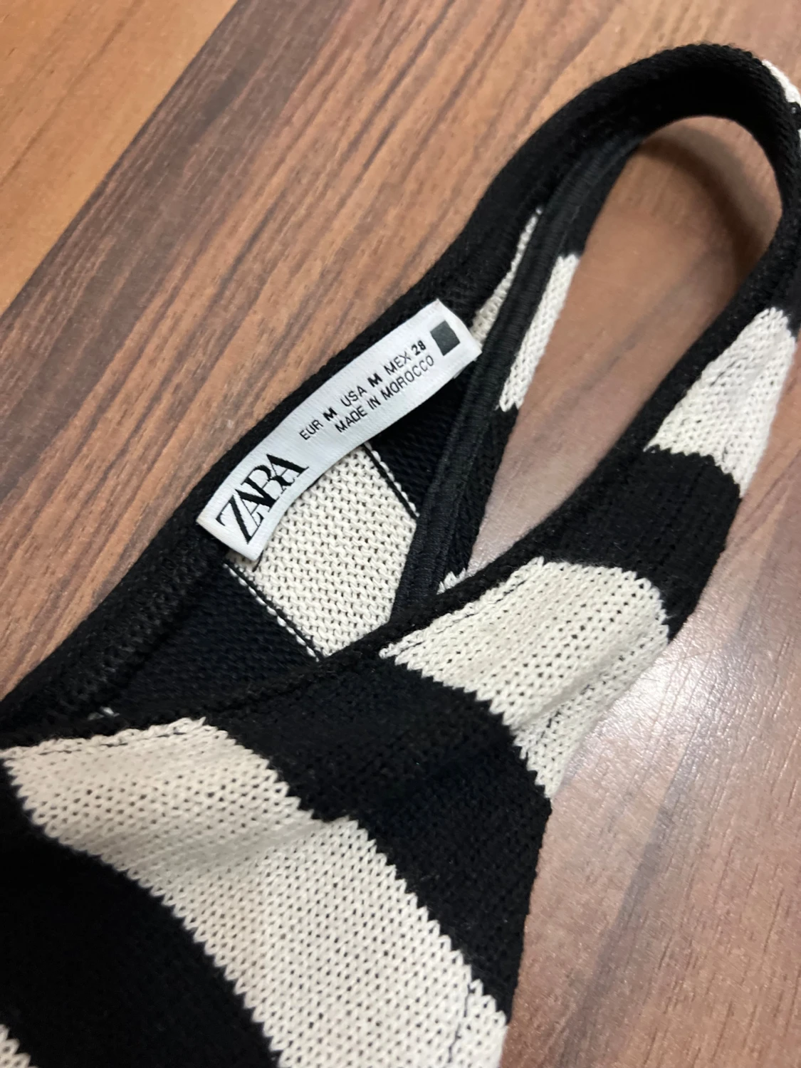 Svartvit långrandig klänning - 4