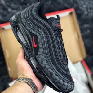 Nike Air Max 97 Svart/Röd - Nike air Max 97 svart/röd typ helt nya har använt dom lite eftersom ingen visade intresse.fof i bra kondition 