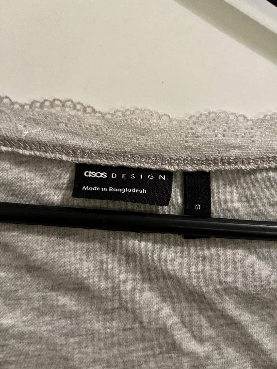 Grå långärmad topp med spets - 2