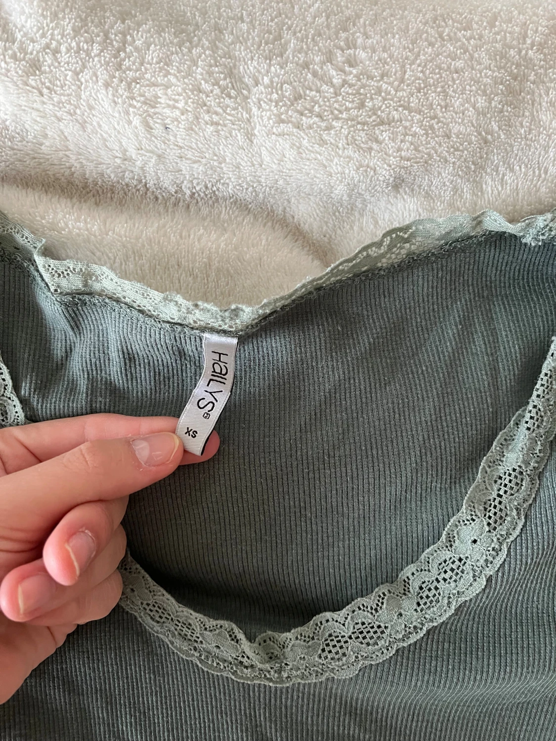 Grön topp med spets  - 1