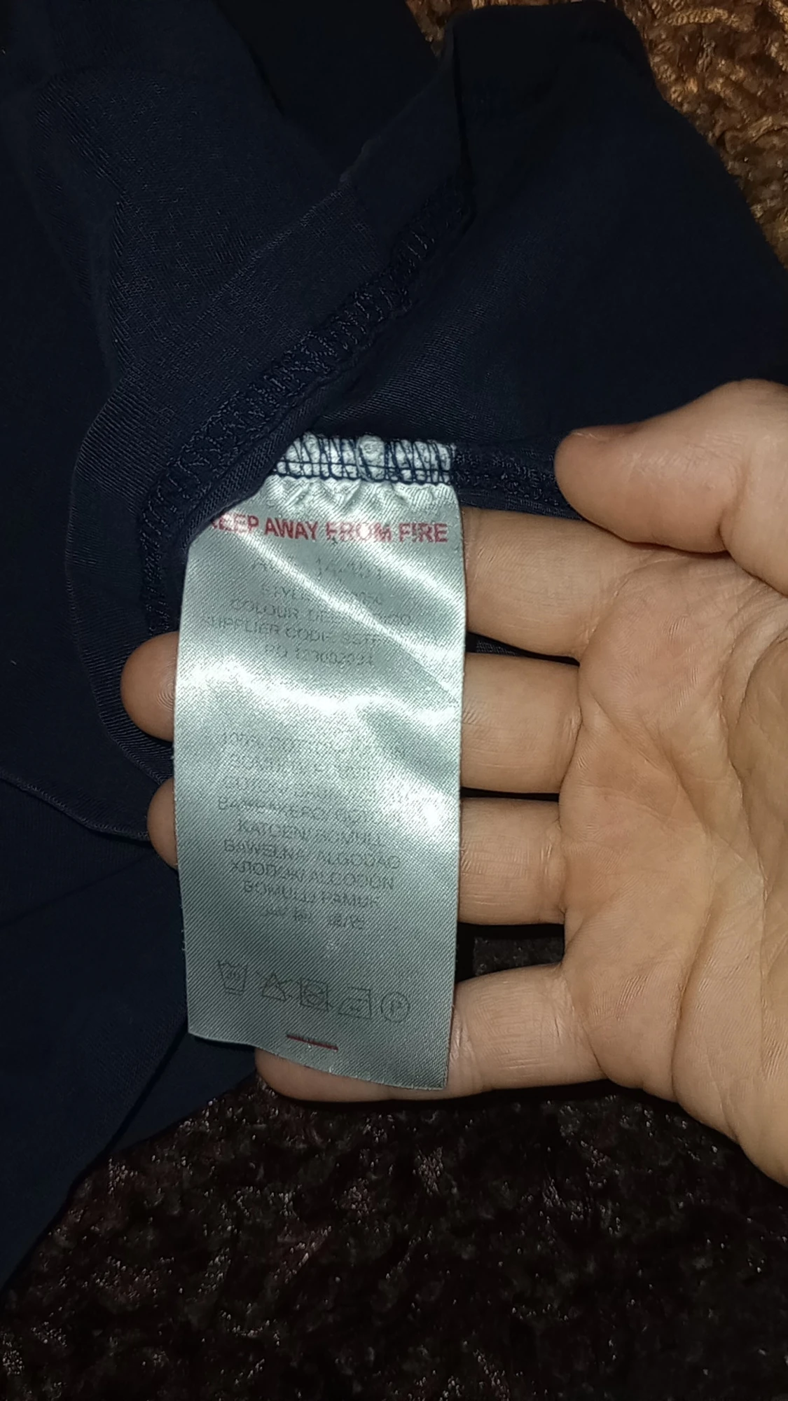 Marinblå t-shirt från Lyle & Scott - 2