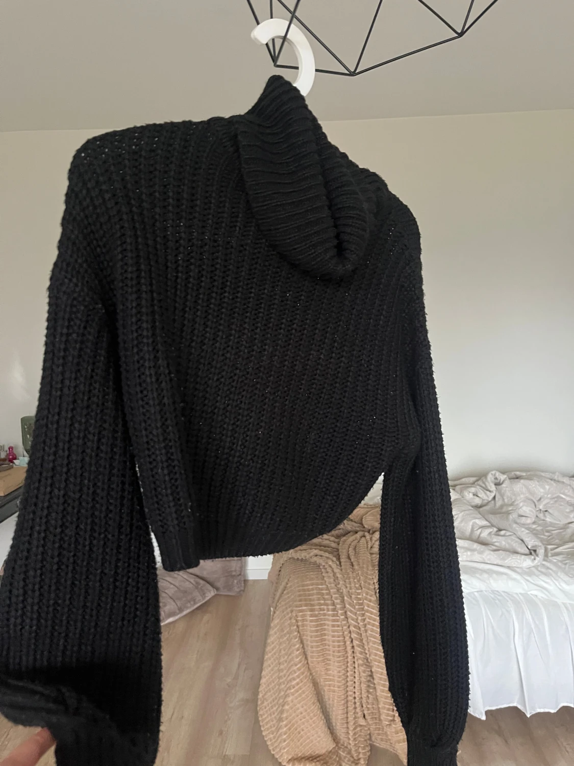 Kort stickad polotröja