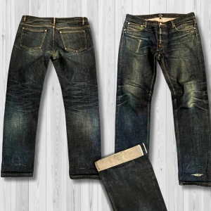 APC selvedge / selvage japan denim jeans - Säljer ett par APC Japanese selvedge jeans. Sjukt bra kvalite, premium raw denim och fantastisk patina som bara genuin selvedge ger. Modell: petit Standard Selvedge edge  Size: 32 Mått: Ytterben: 100 cm Waist: 43,5 cm