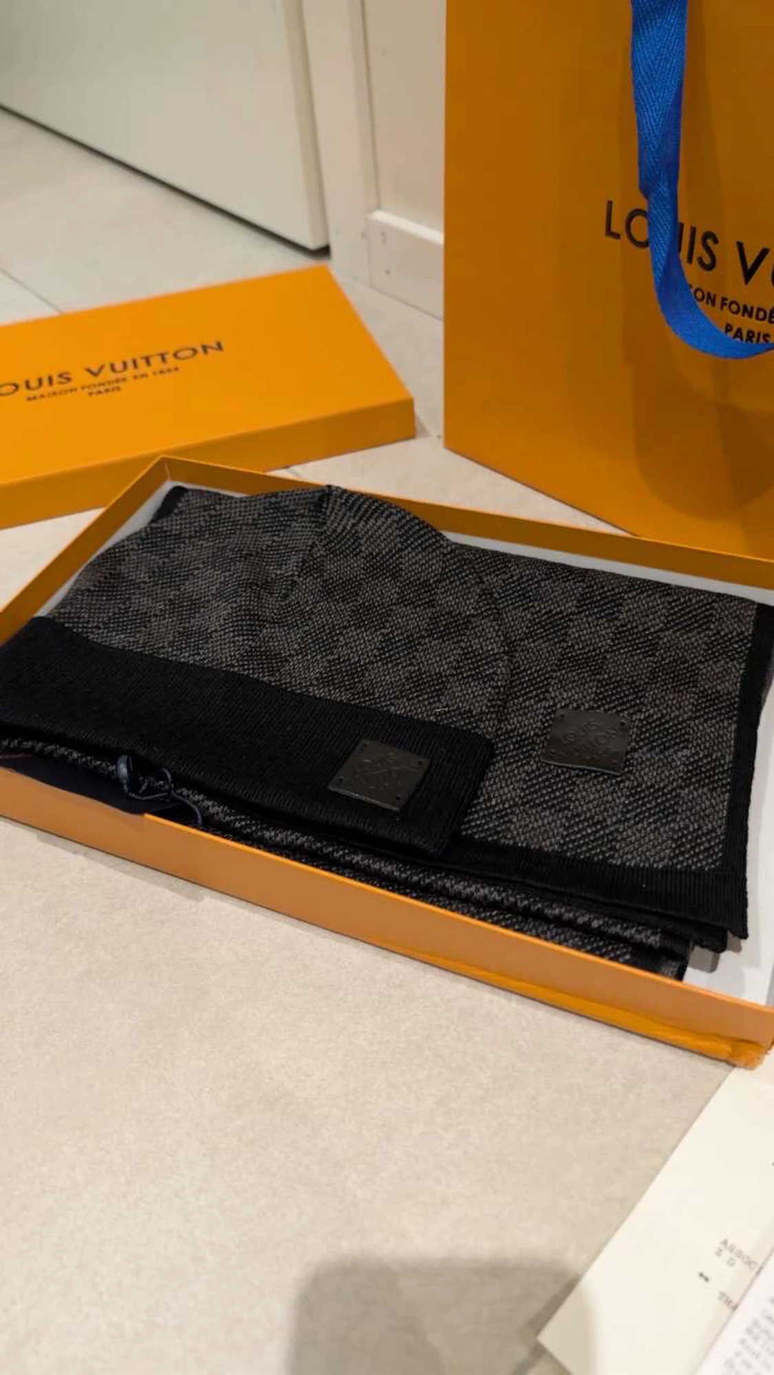 Lv mössa och halsduk 