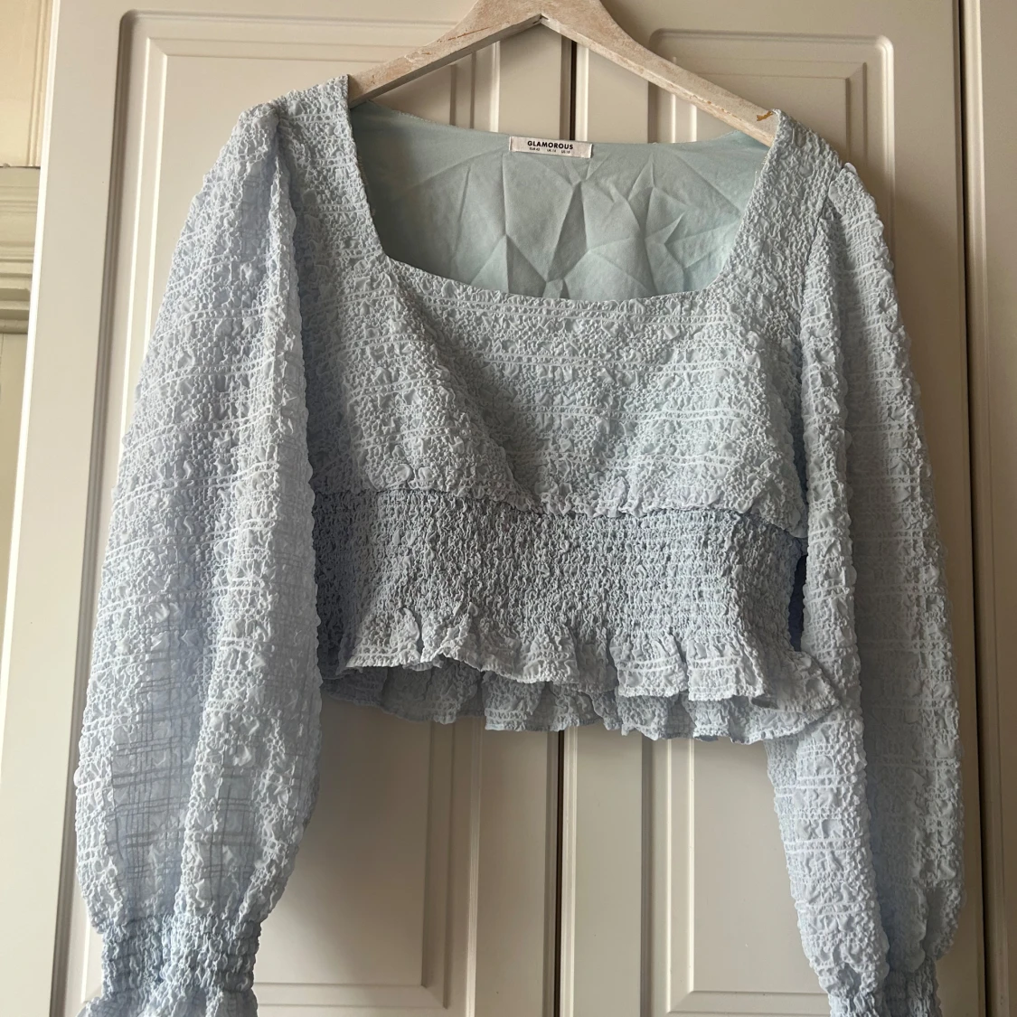 Ljusblå croppad blus från Glamorous - 1