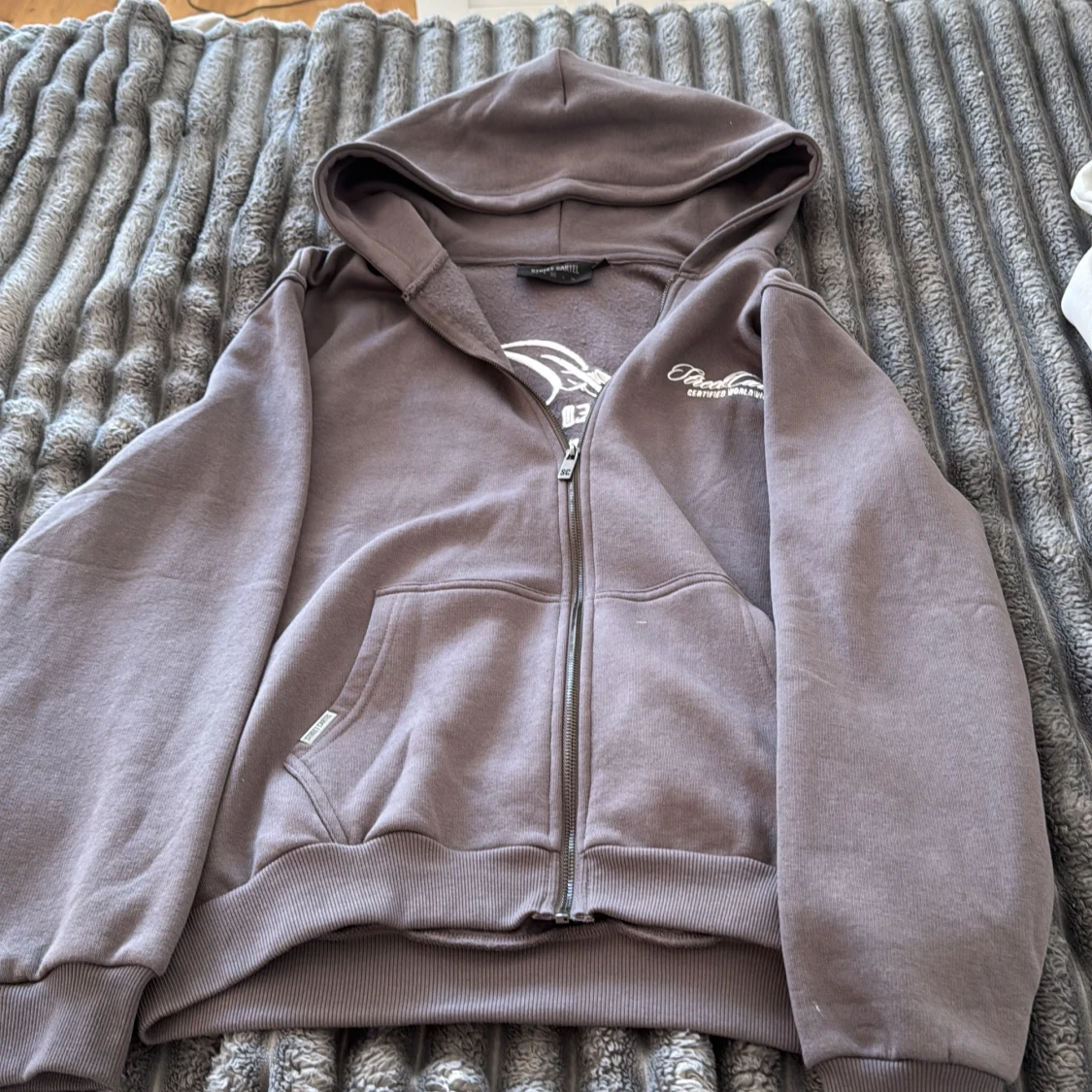 Brun hoodie från Street Cartel