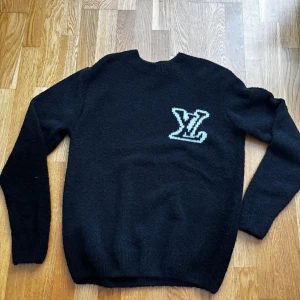 Svart LV tröja Size L - Den är använd en gång kanske är som ny, insåg bara att den inte var min storlek. Utan tags såklart använd en gång