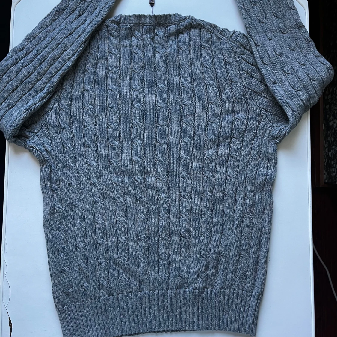 Grå kabelstickad tröja från Polo Ralph Lauren - 1