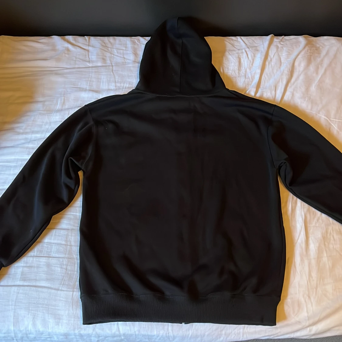 Svart hoodie från Lacoste med dragkedja - 1