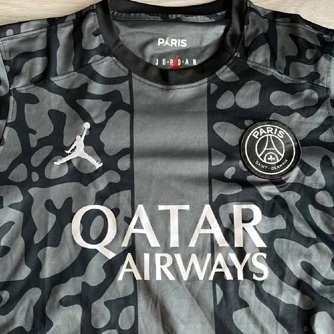 PSG x Jordan svart leopard fotbollströja - 1