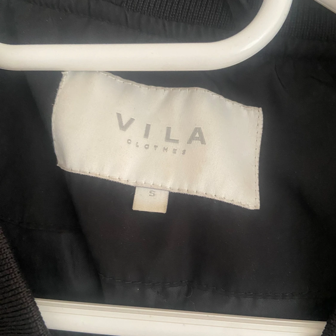 Svart bomberjacka från Vila, stl S - 1