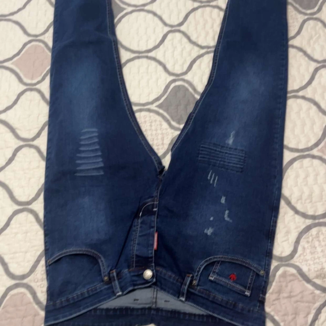 Mörkblå Dsquared2 jeans med slitningar - 1