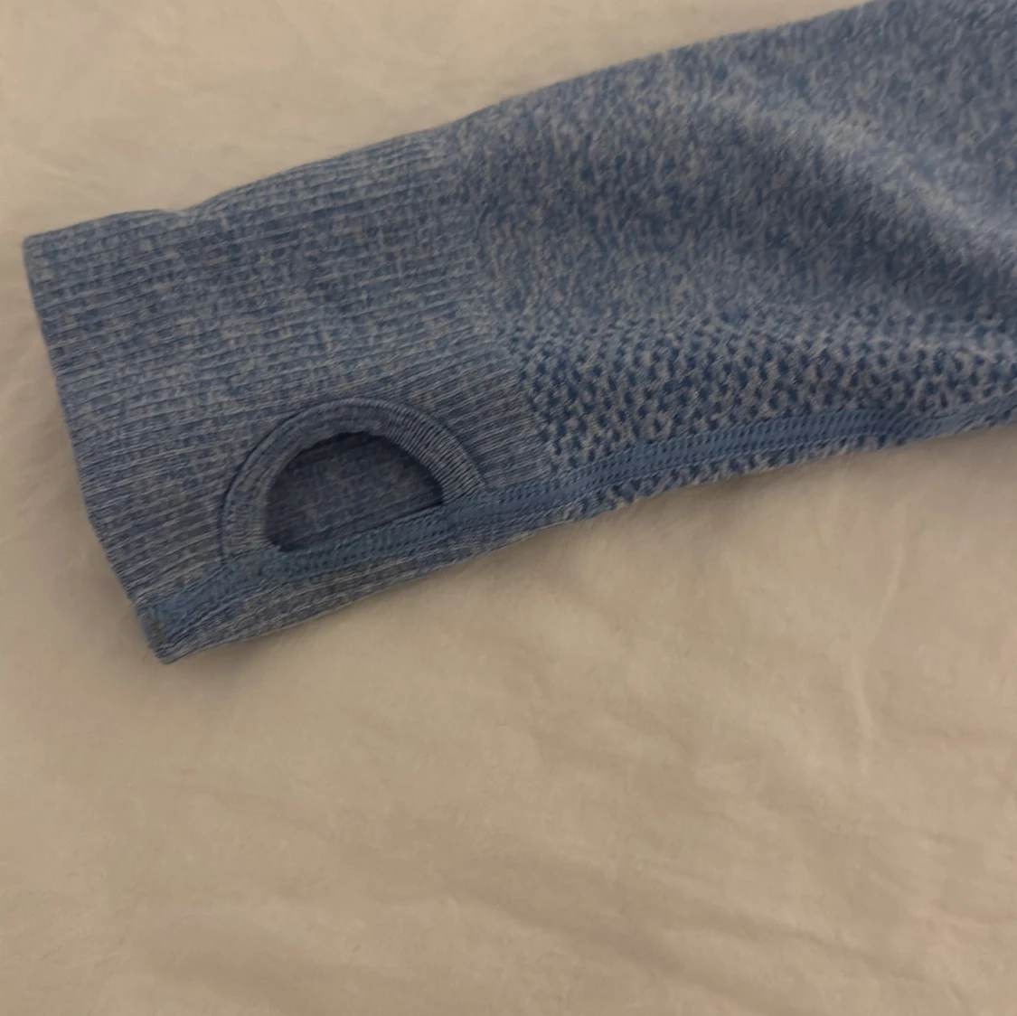 Blå långärmad träningströja från Divina - 2