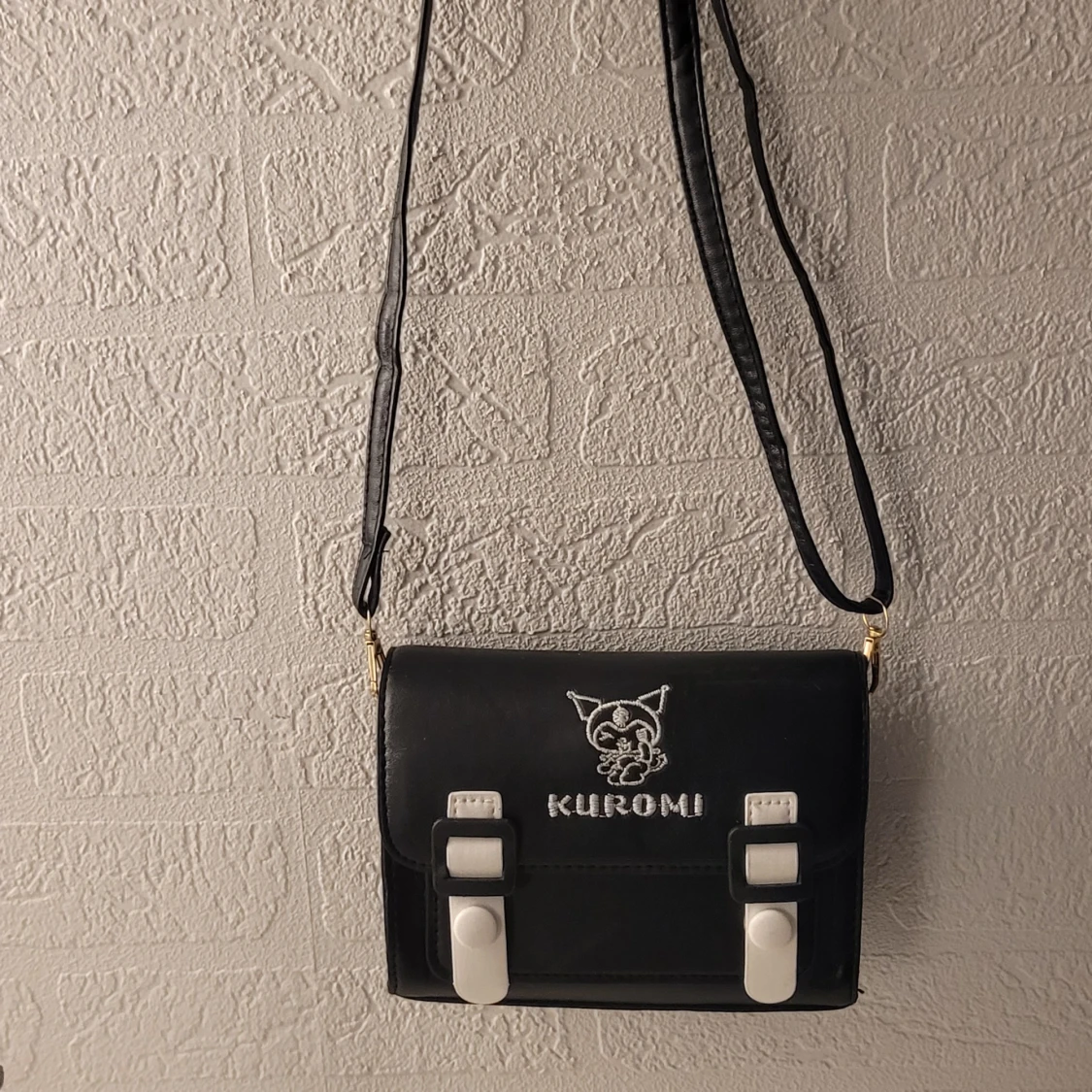  Helt ny Svart Kuromi axelväska med broderi