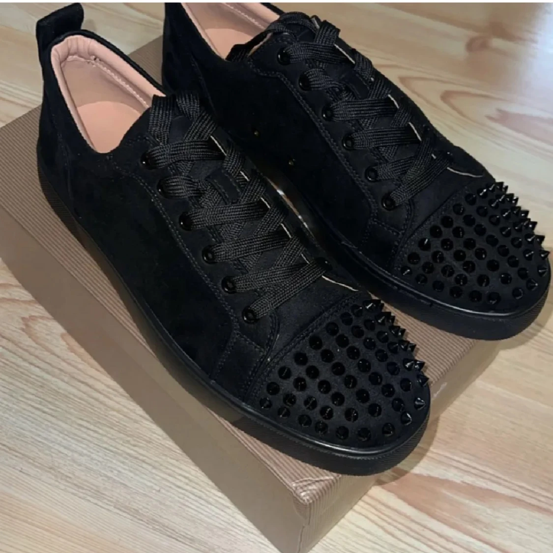 Christian Louboutin svarta sneakers(prisförslag)  - 1